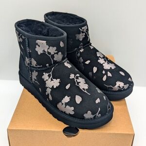 UGG CLASSIC MINI FLORAL FOIL BOOTS-Color BLACK